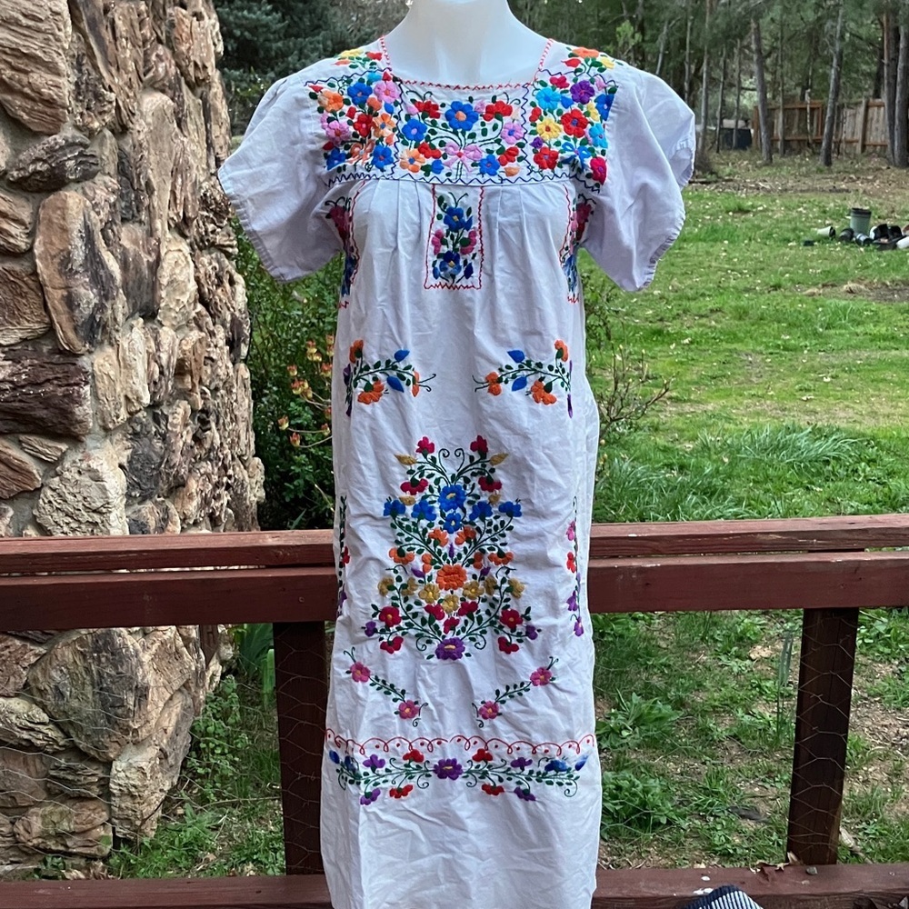 Floral embroidered vintage dress handmade wedding dress Mexico?